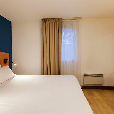 Comfort Hotel Évreux Buitenkant foto