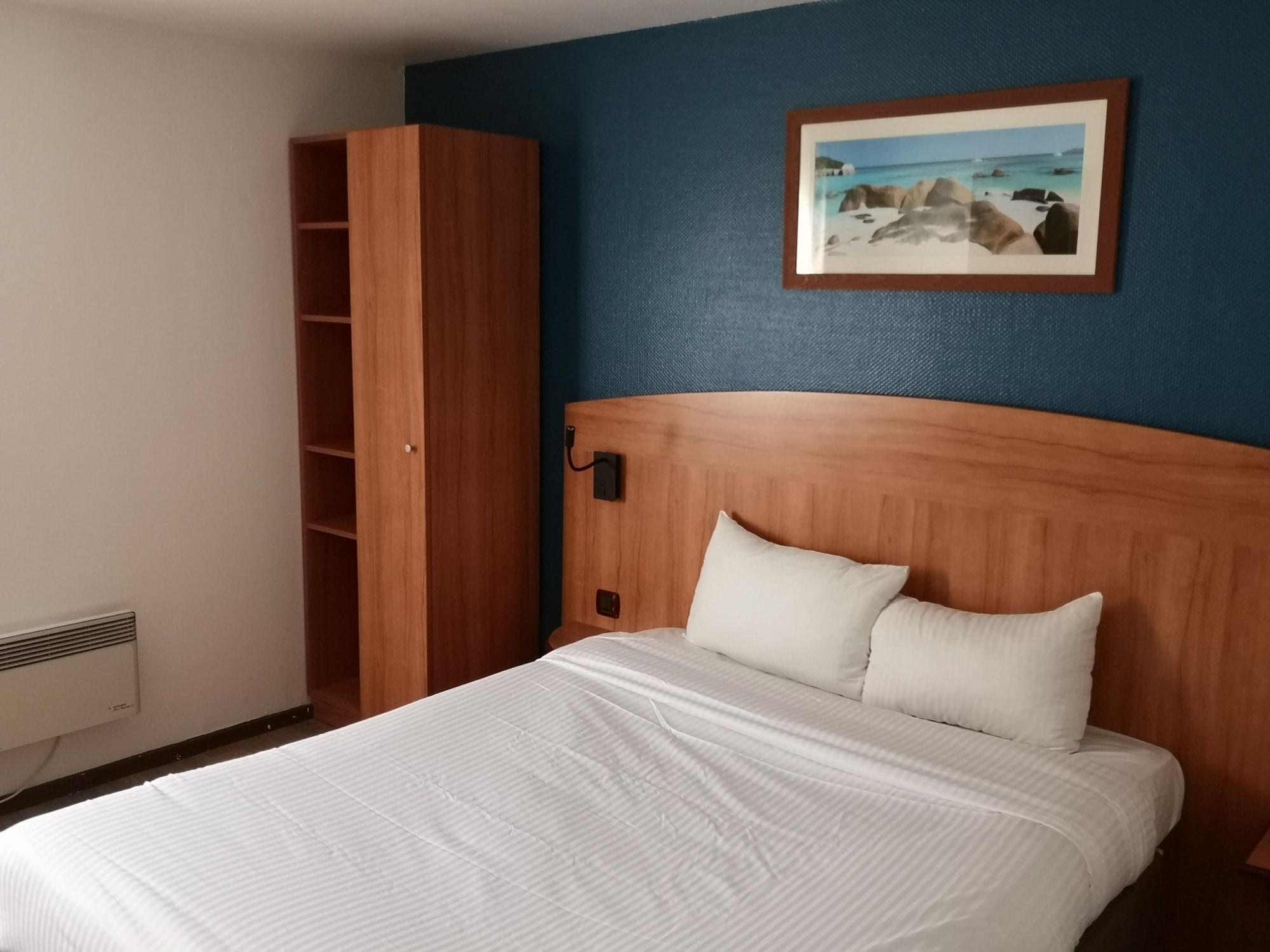 Comfort Hotel Évreux Buitenkant foto