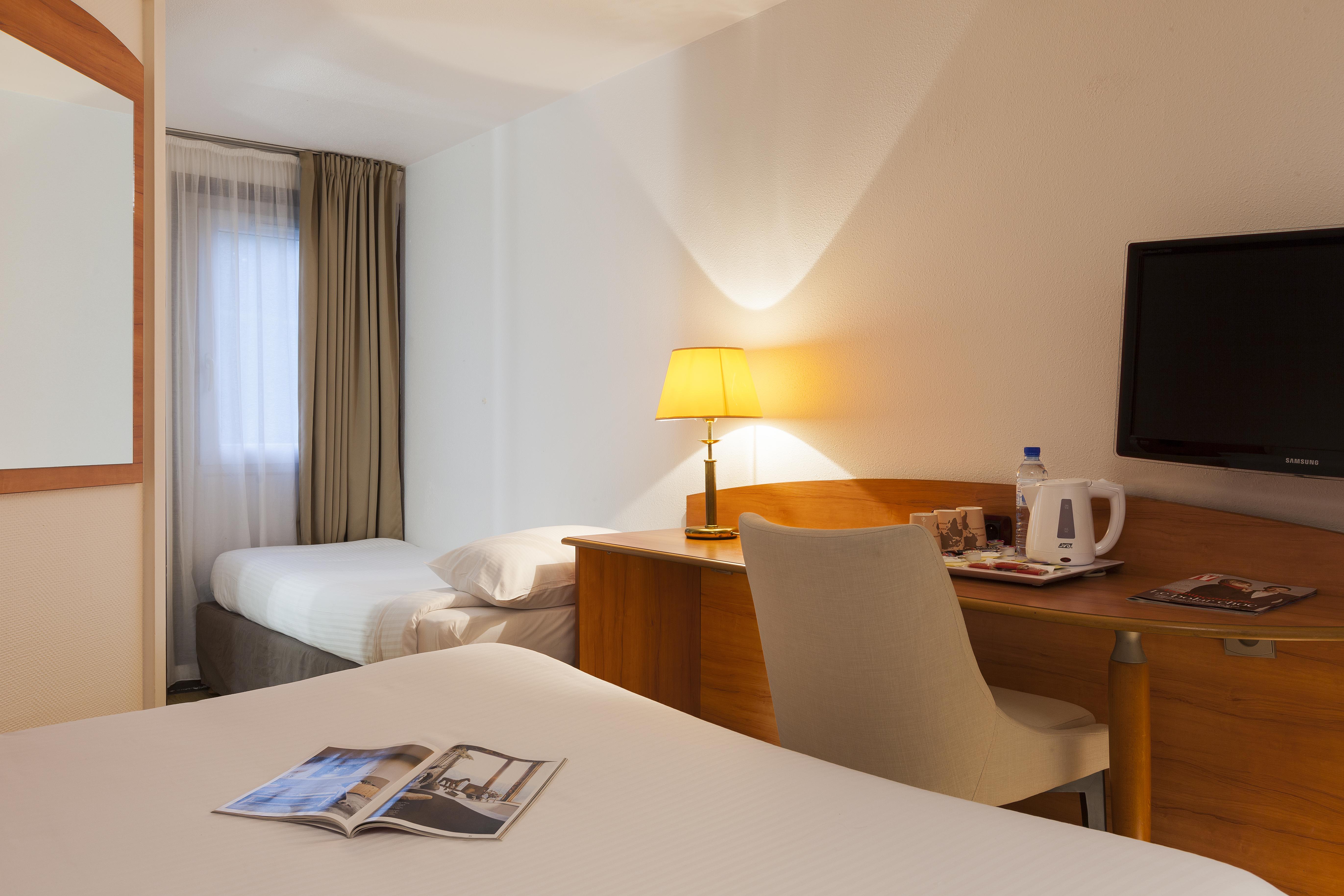 Comfort Hotel Évreux Buitenkant foto