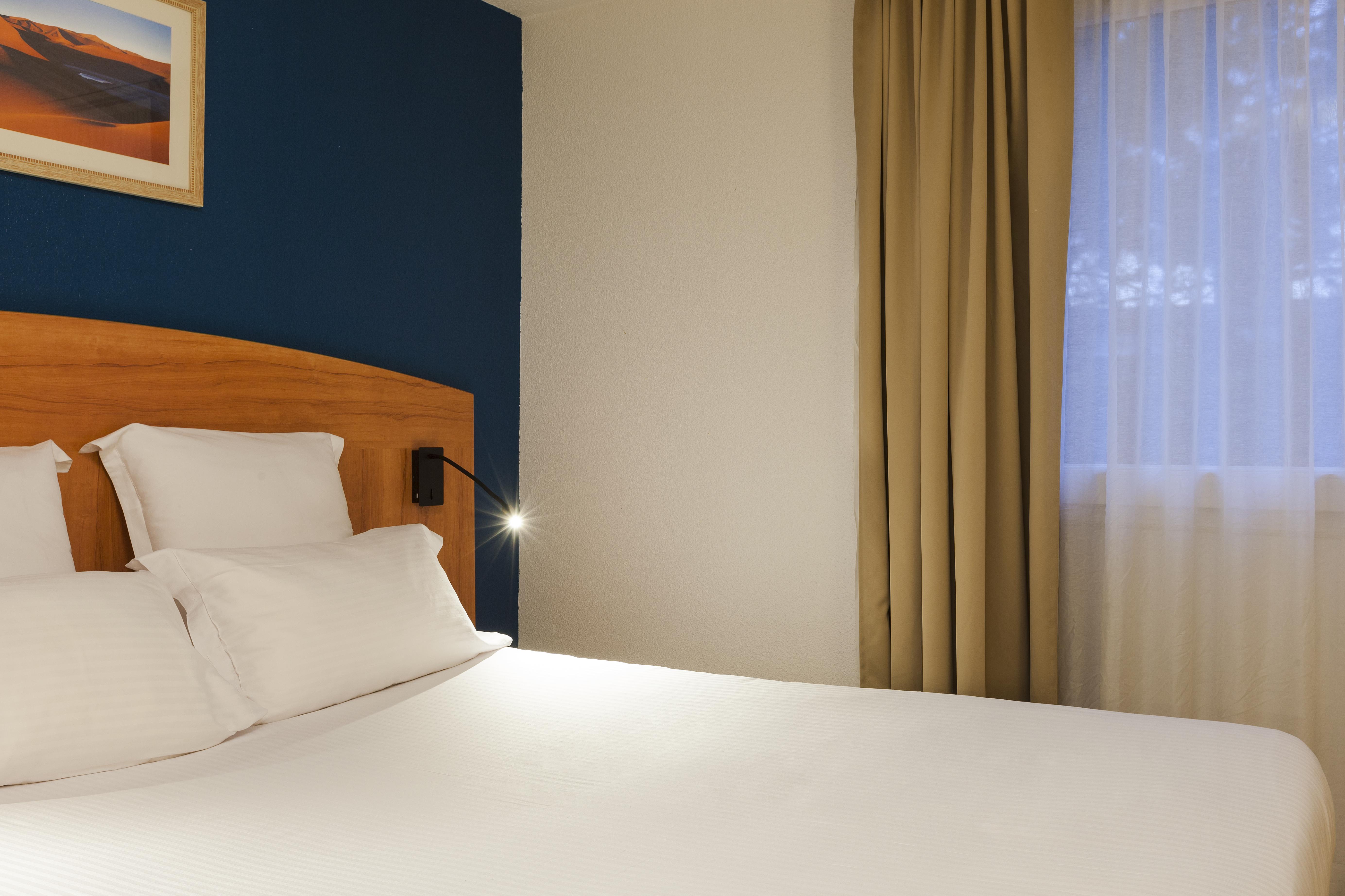 Comfort Hotel Évreux Buitenkant foto