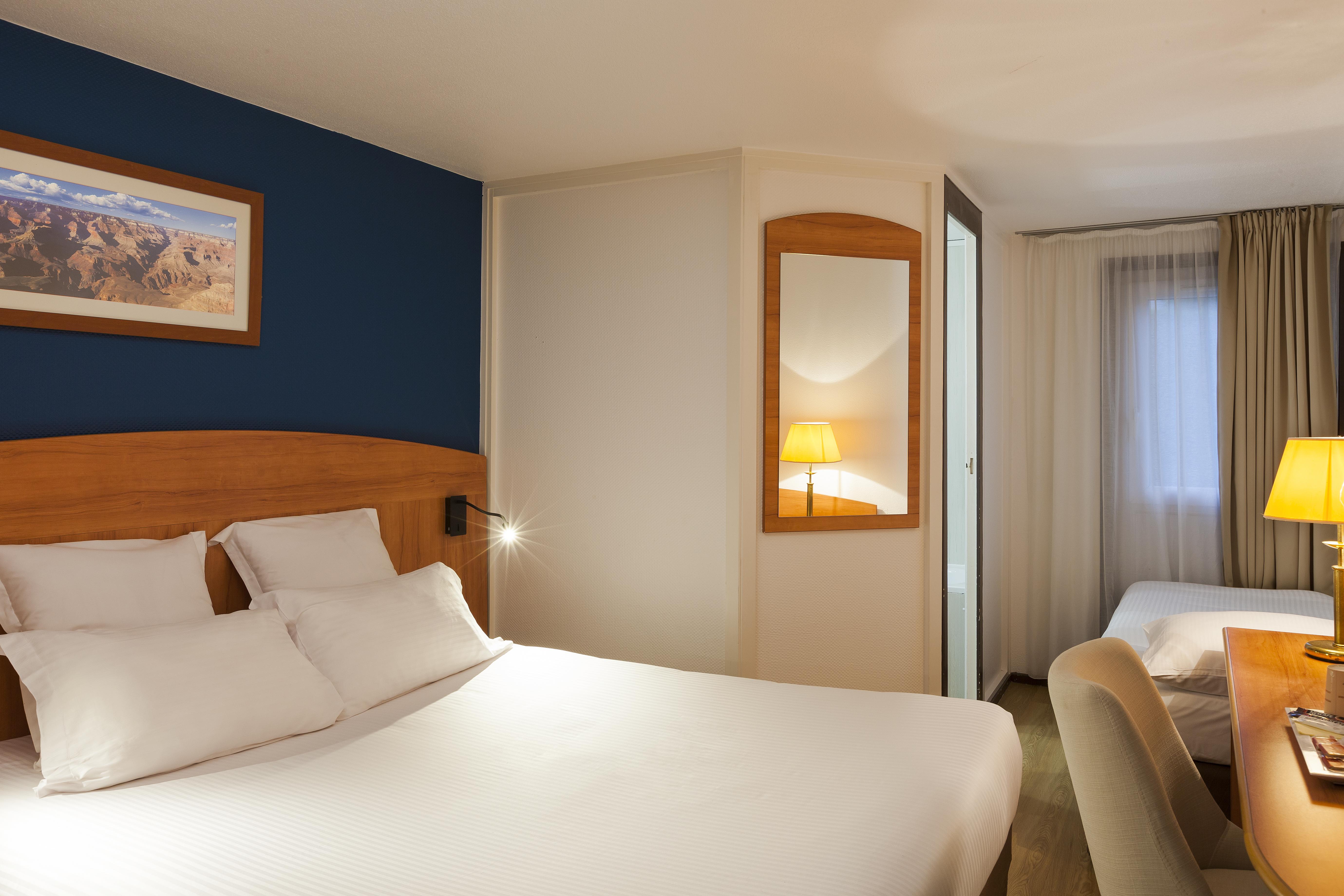 Comfort Hotel Évreux Buitenkant foto