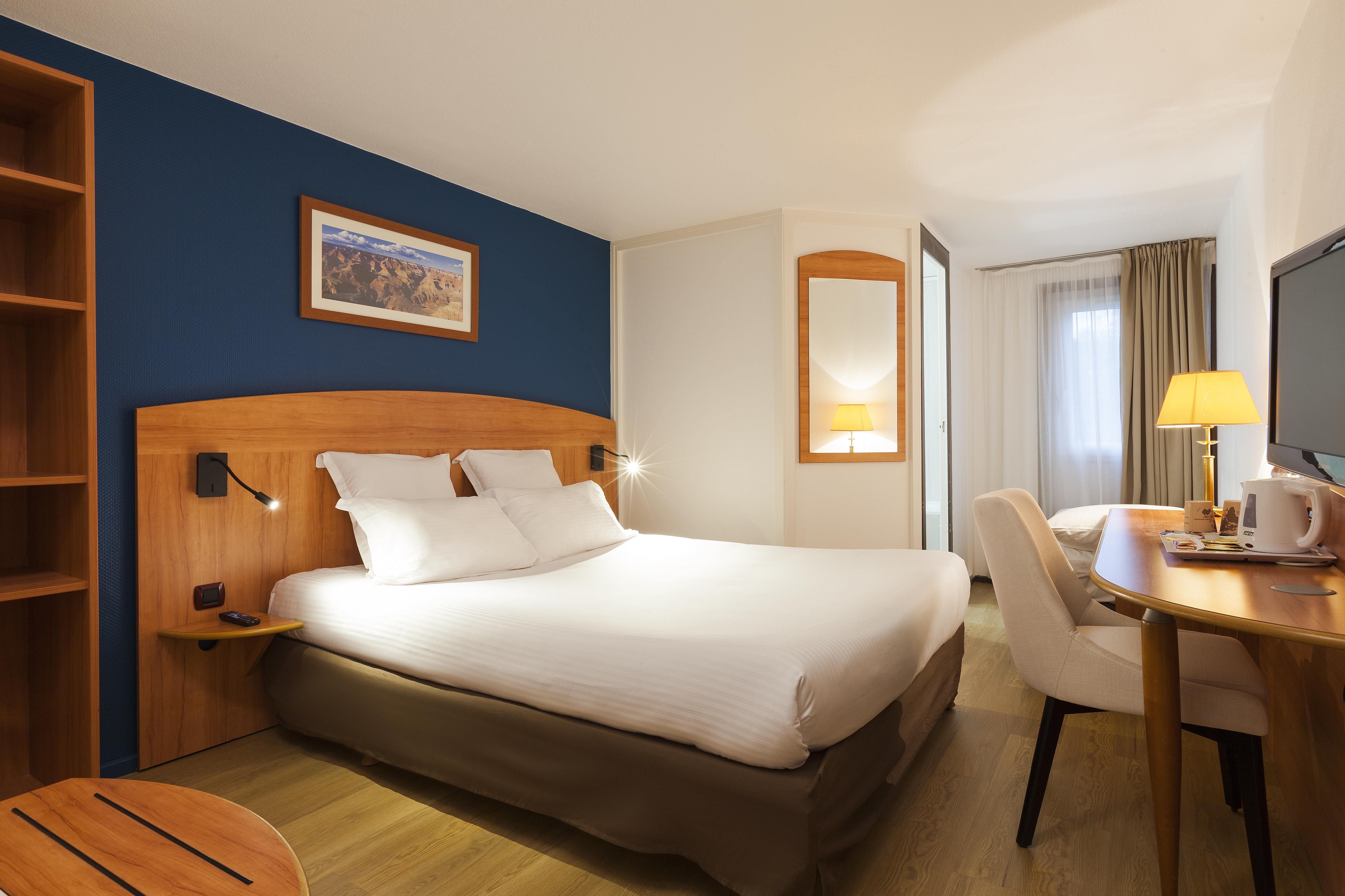 Comfort Hotel Évreux Buitenkant foto