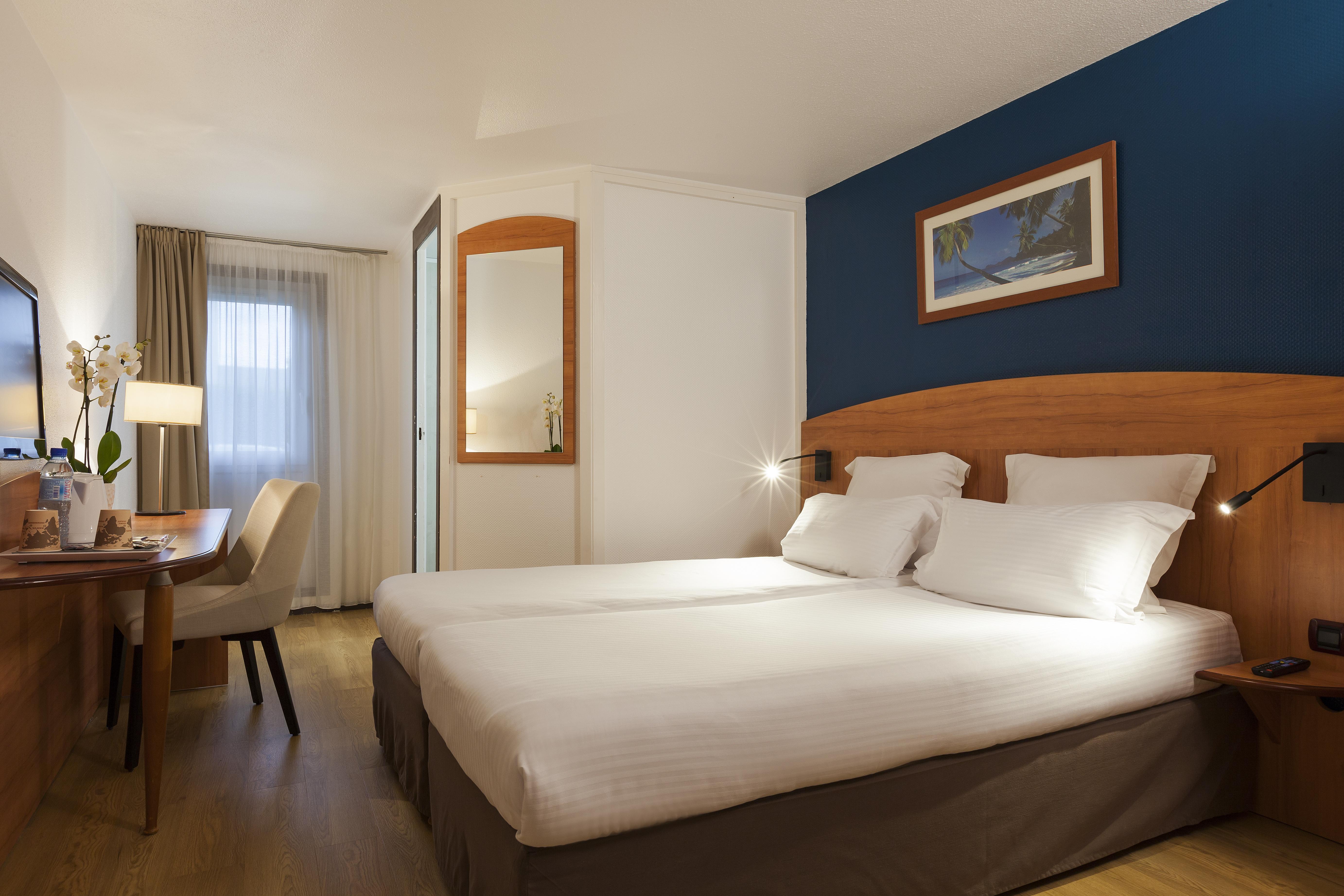 Comfort Hotel Évreux Buitenkant foto