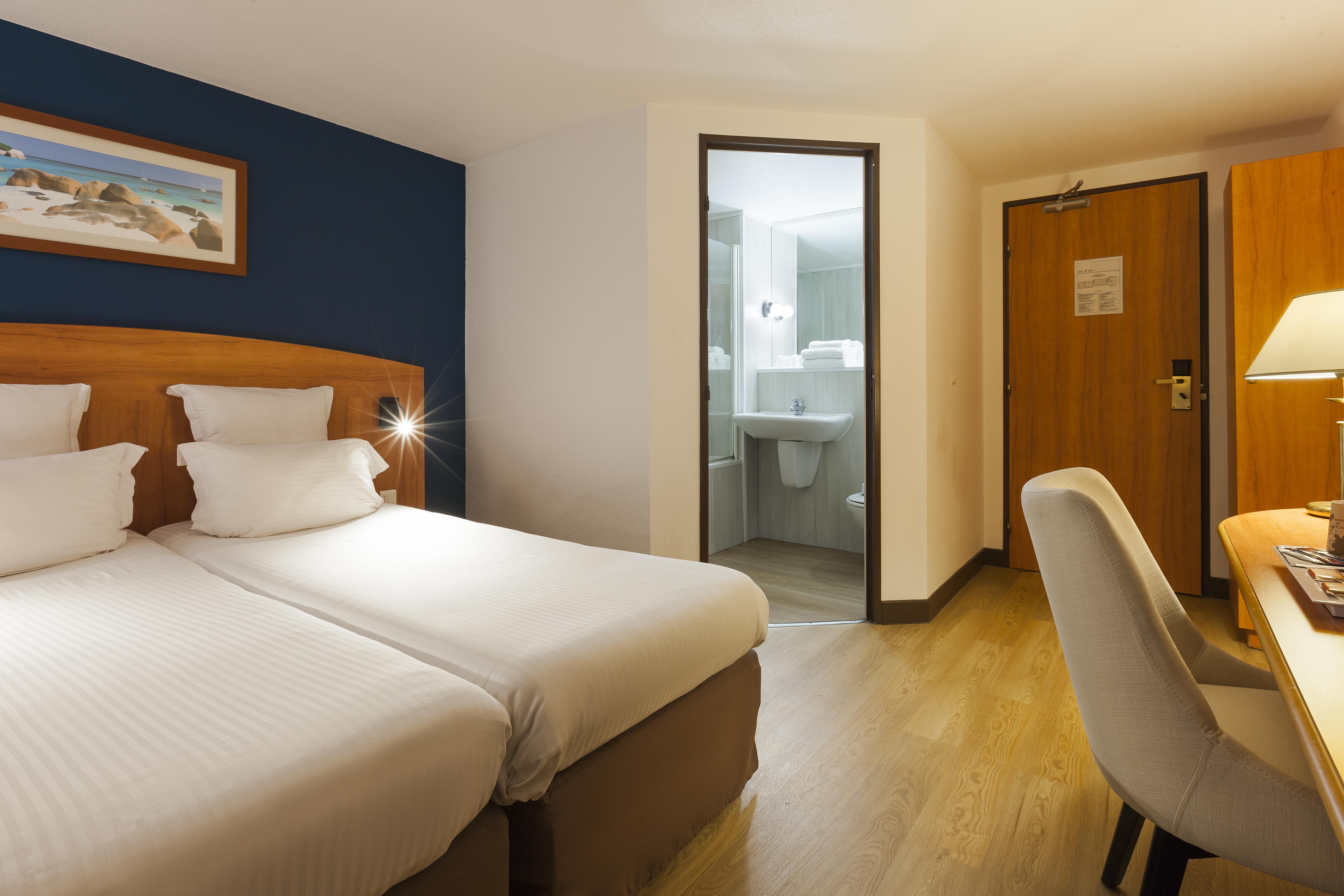 Comfort Hotel Évreux Buitenkant foto