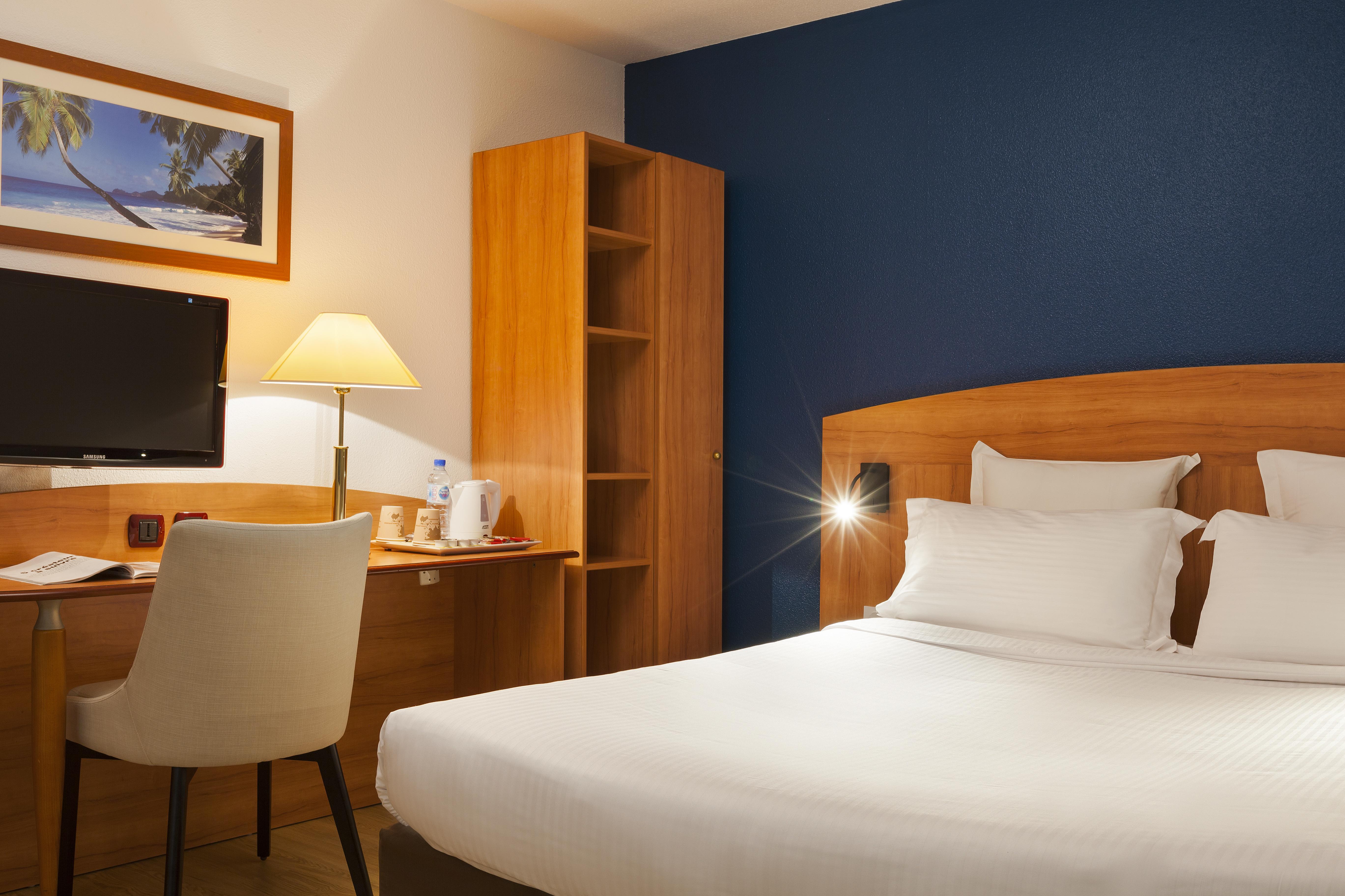 Comfort Hotel Évreux Buitenkant foto