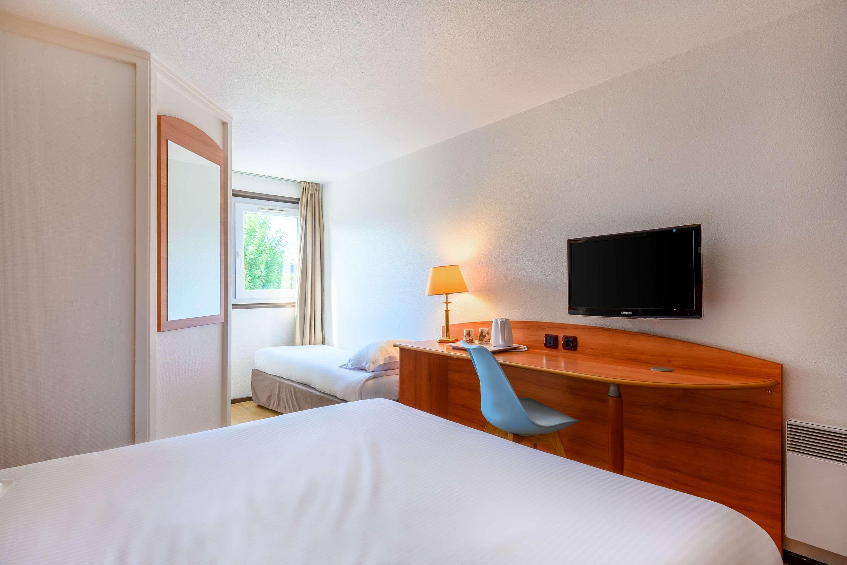 Comfort Hotel Évreux Buitenkant foto