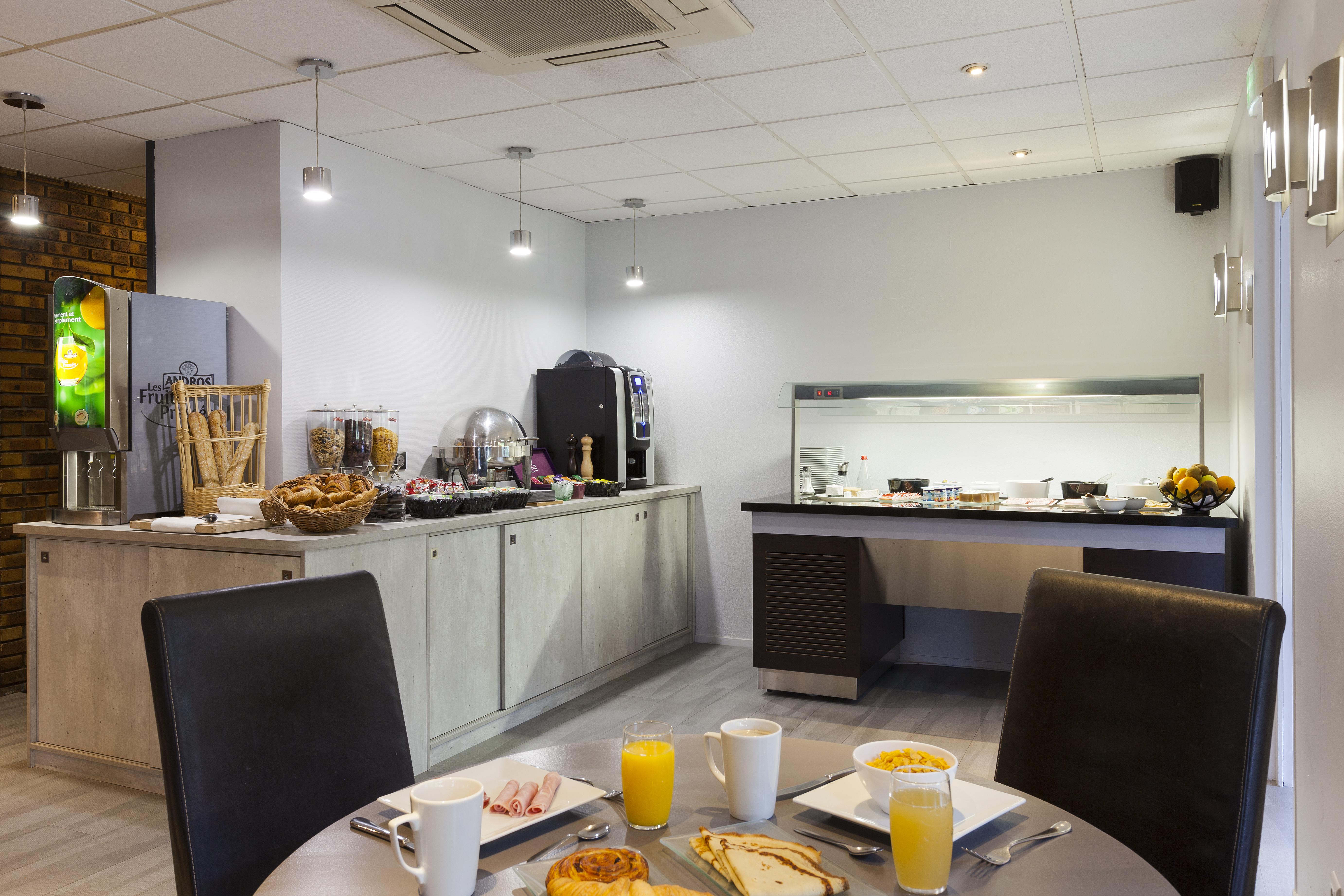 Comfort Hotel Évreux Buitenkant foto