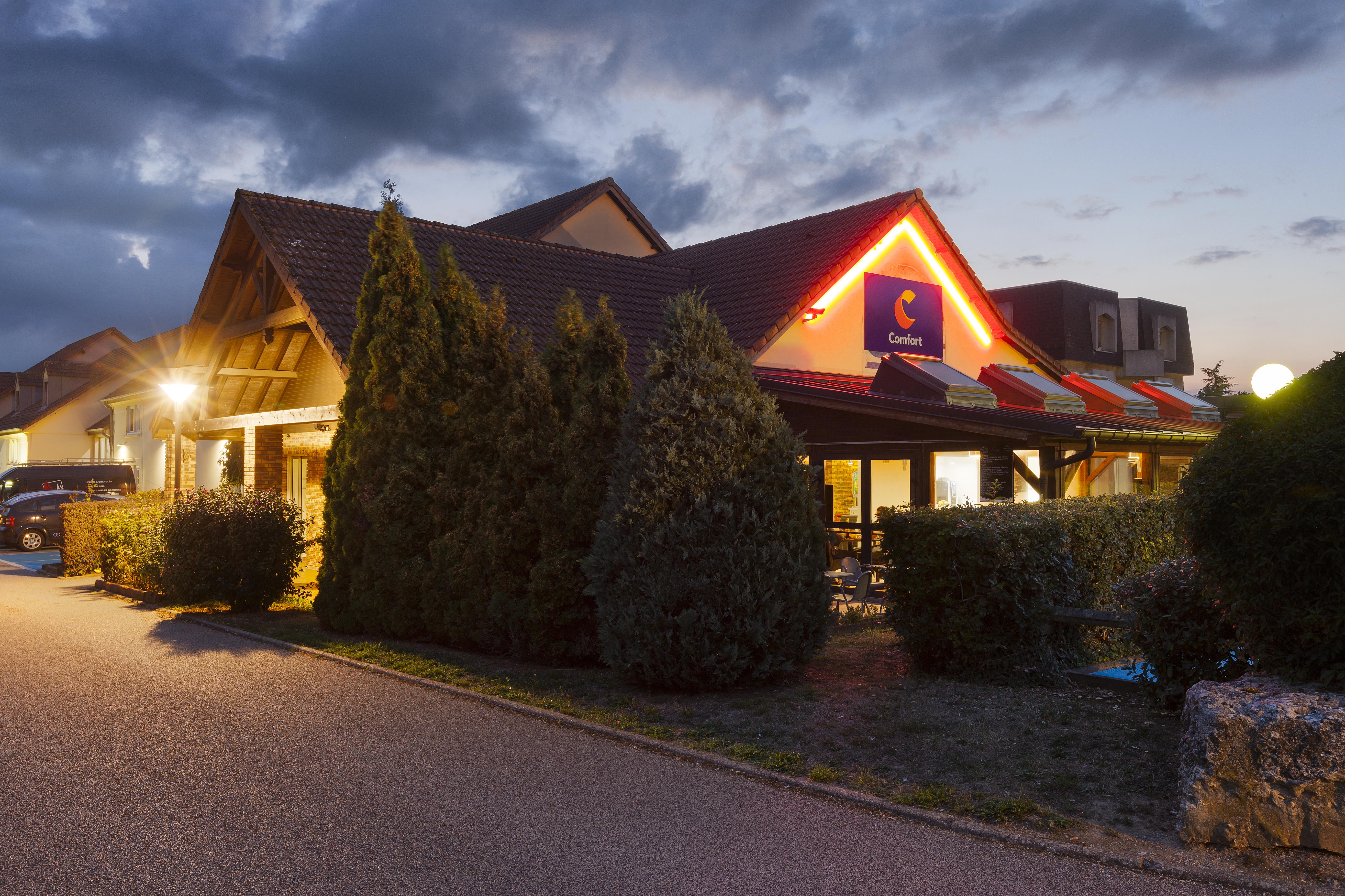 Comfort Hotel Évreux Buitenkant foto