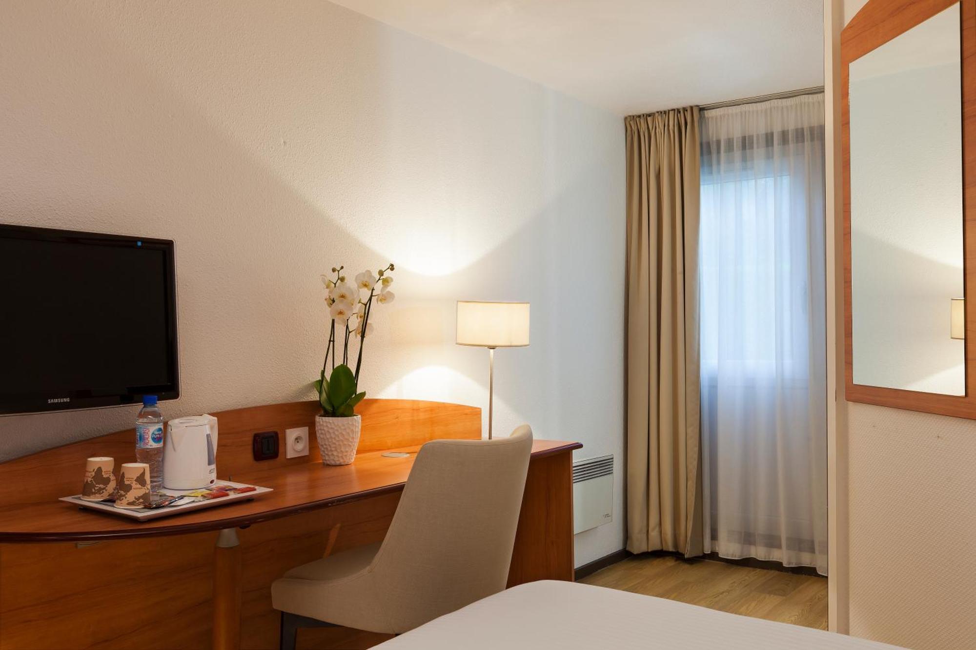 Comfort Hotel Évreux Buitenkant foto