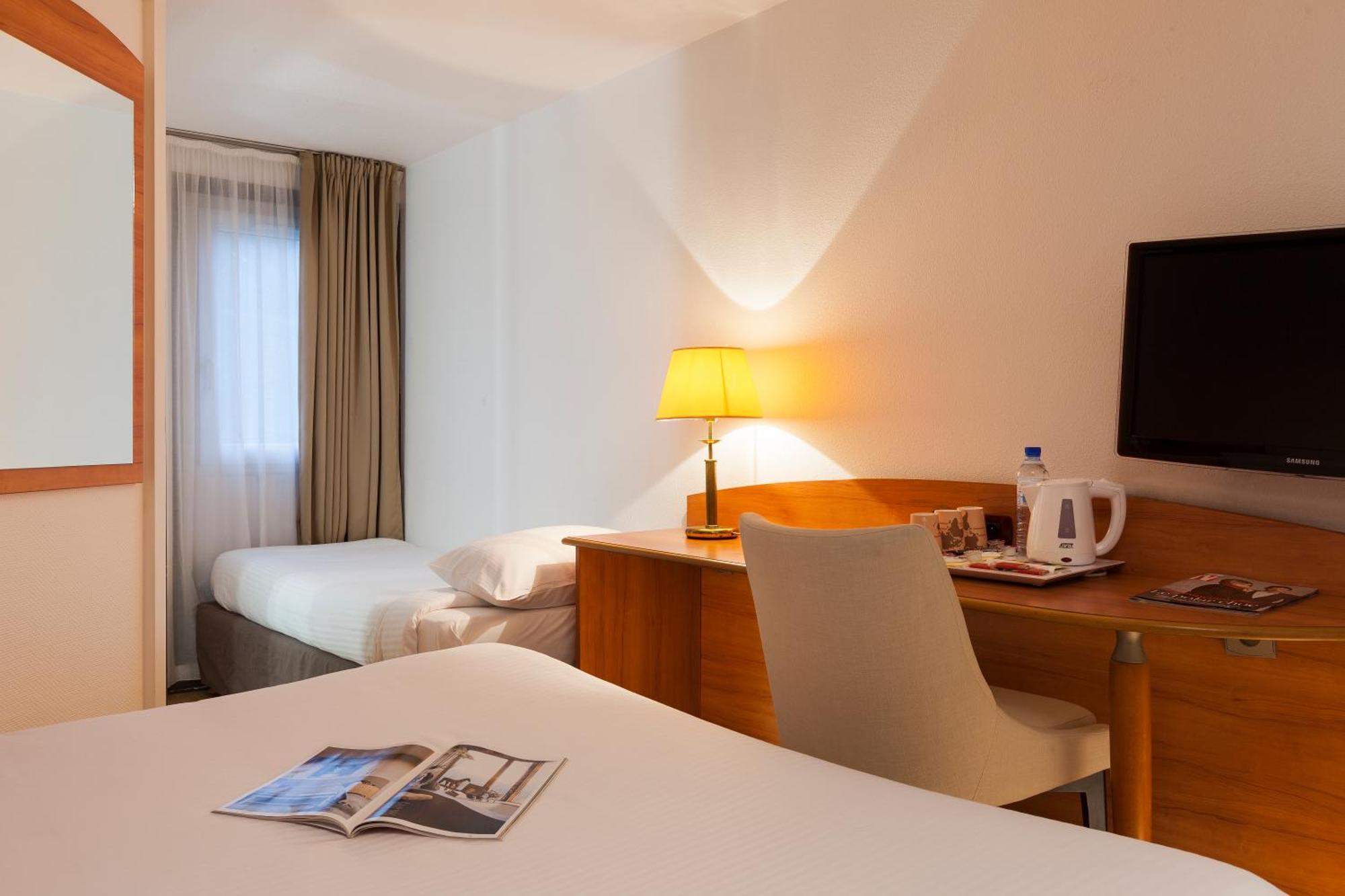 Comfort Hotel Évreux Buitenkant foto