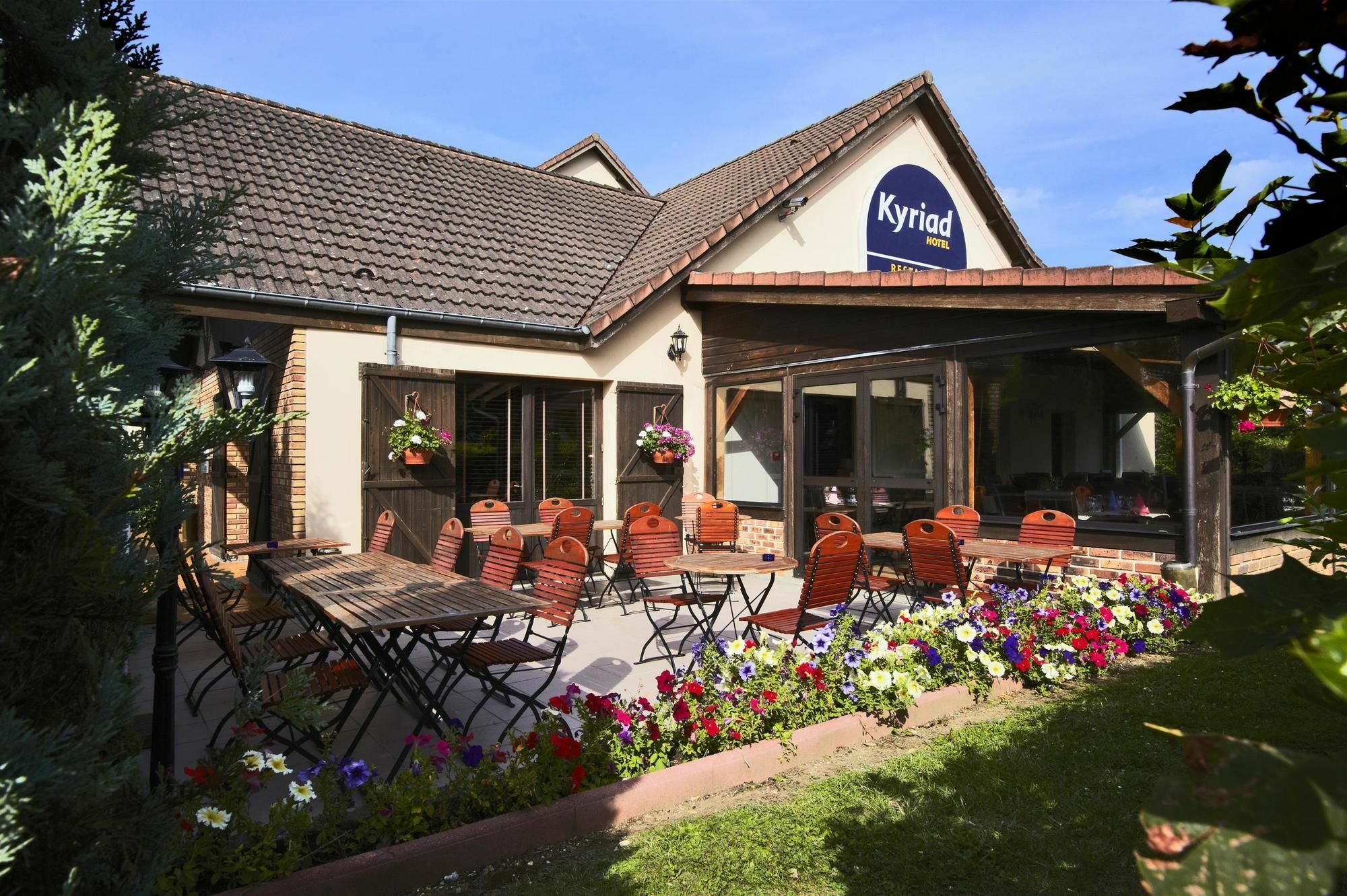 Comfort Hotel Évreux Buitenkant foto