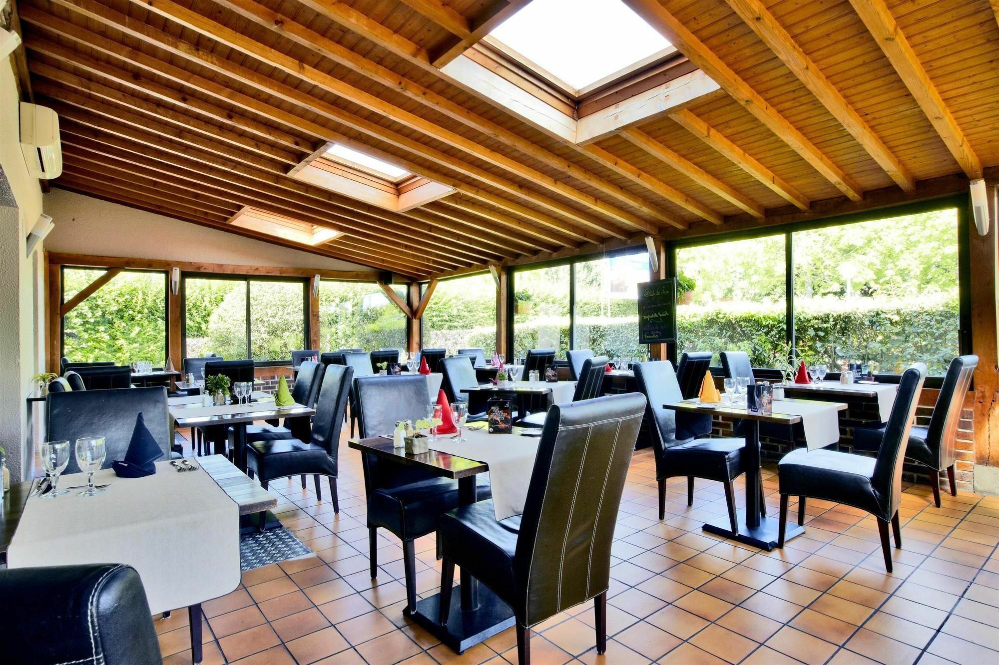 Comfort Hotel Évreux Buitenkant foto
