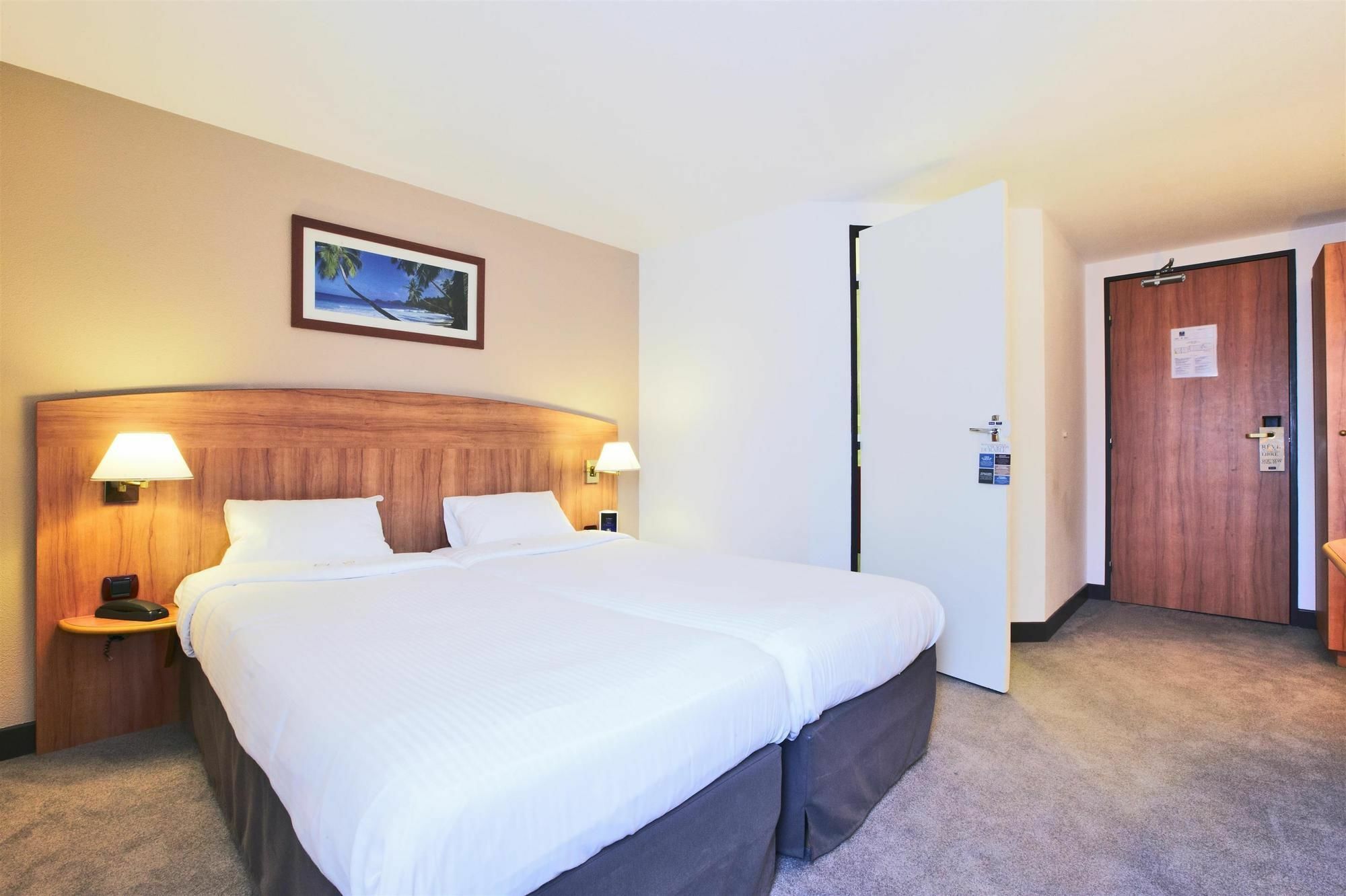 Comfort Hotel Évreux Buitenkant foto
