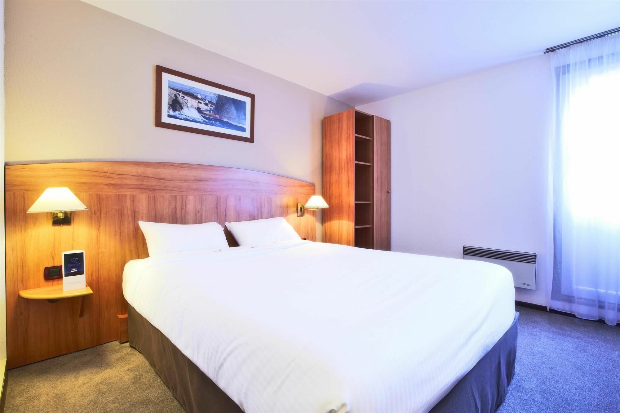 Comfort Hotel Évreux Buitenkant foto
