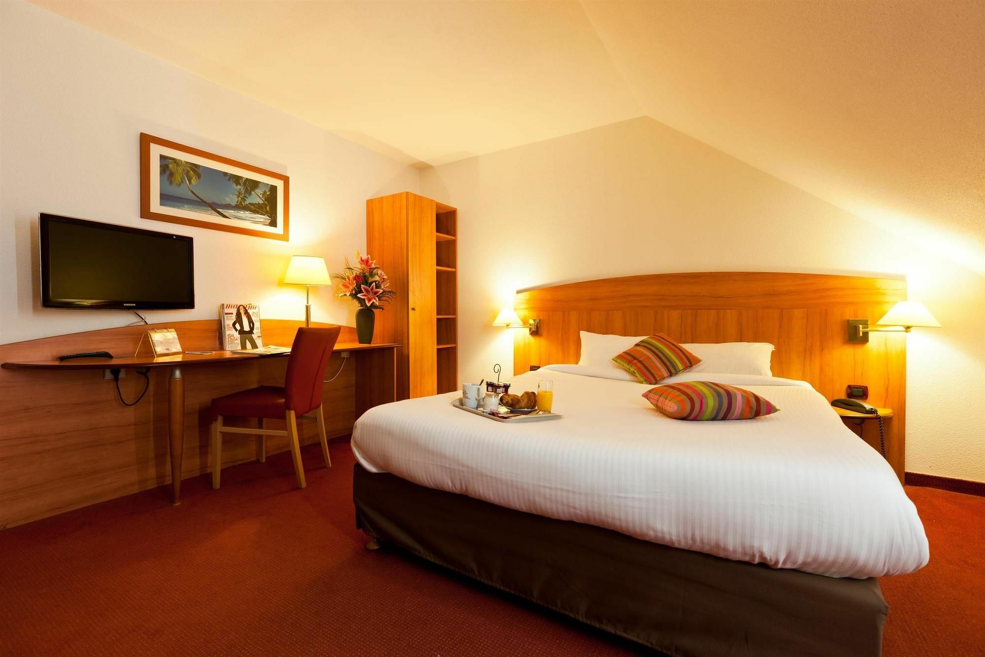 Comfort Hotel Évreux Buitenkant foto