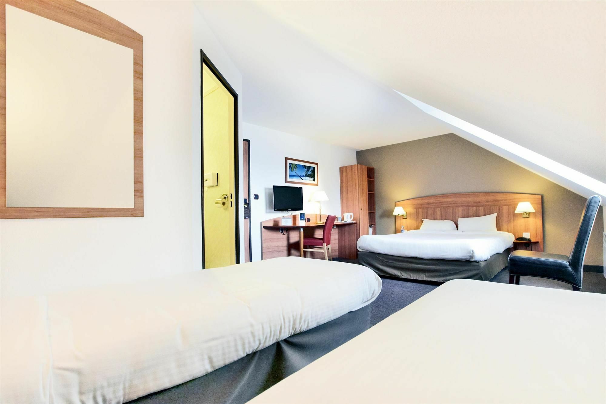 Comfort Hotel Évreux Buitenkant foto